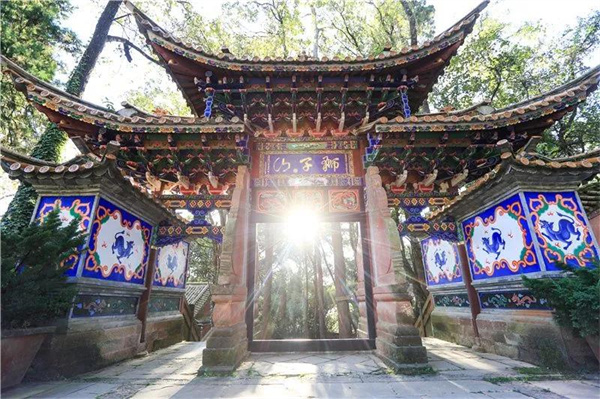 登臨武定獅子山，邂逅高原名山的云海和紅日！