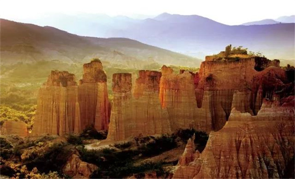 飽覽神奇土林風(fēng)光，組團(tuán)游玩更優(yōu)惠！